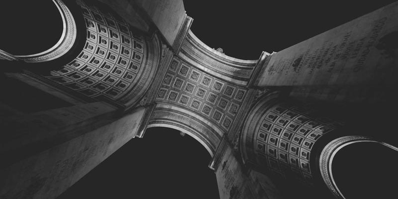 中国政府如何完善应急管理体系：信息协同与机构改革提升重大突发事件应对能力